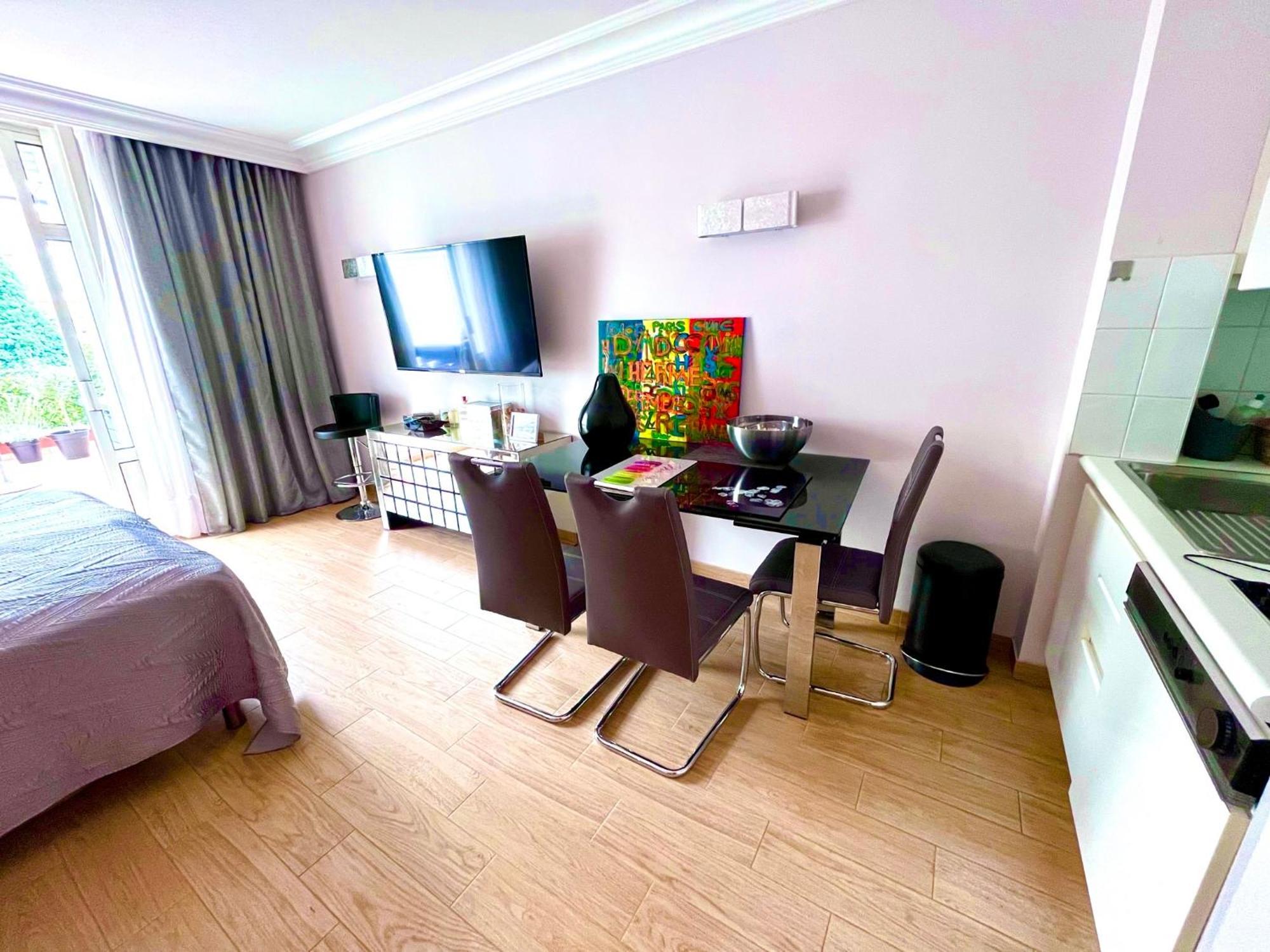 New - Cosy & In Palais Miramar Apartment *